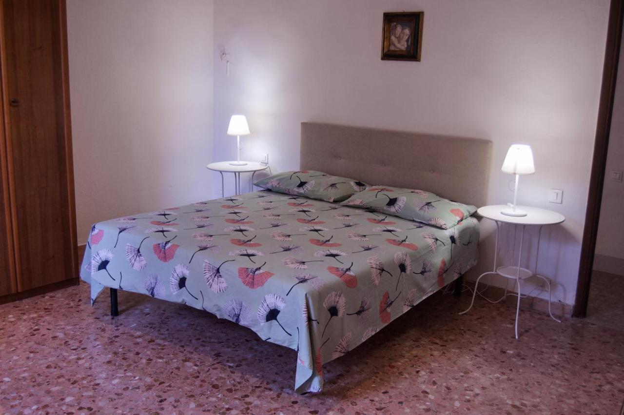 Casa Di Canfreo Lari Bagian luar foto