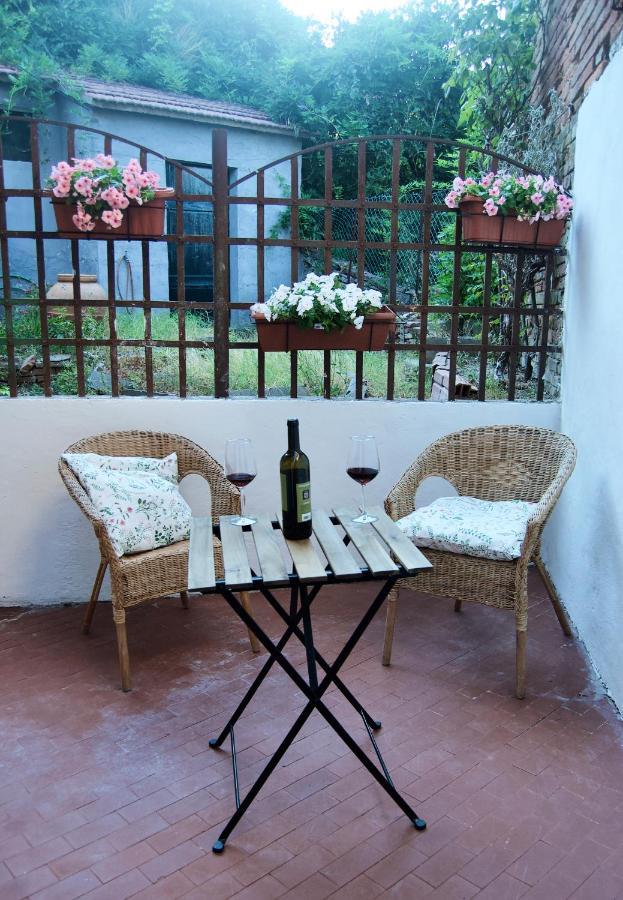 Casa Di Canfreo Lari Bagian luar foto